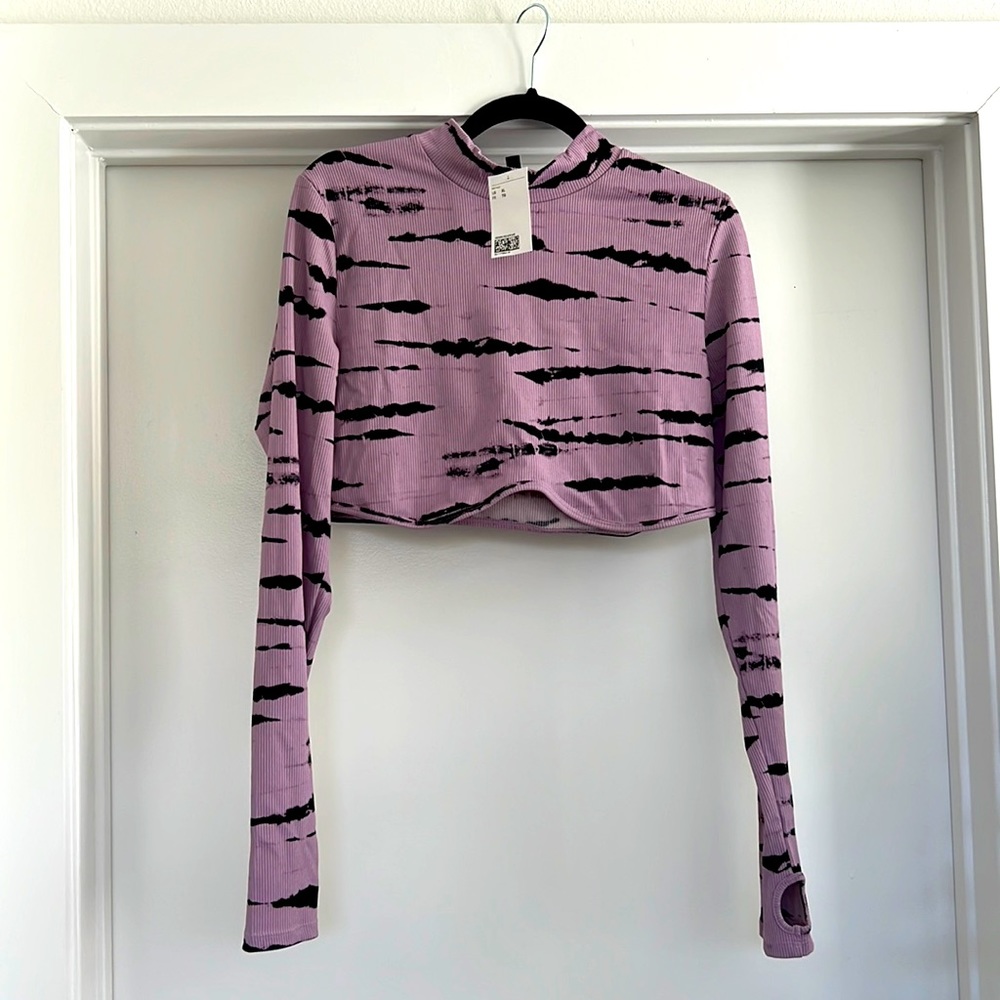 H&M crop long sleeve purple and black